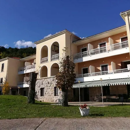 Domus Hotel *